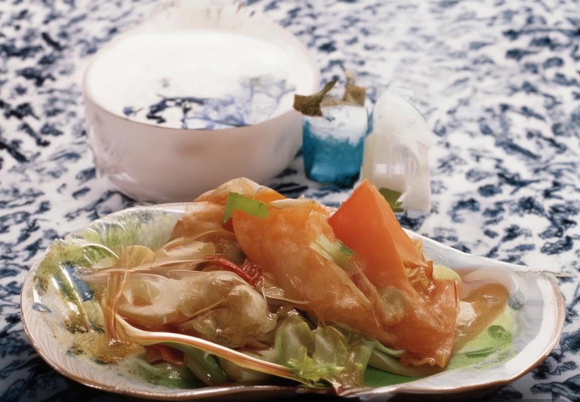 梅西与阿尔维斯巅峰对决：经典瞬间与战术解析(图1)